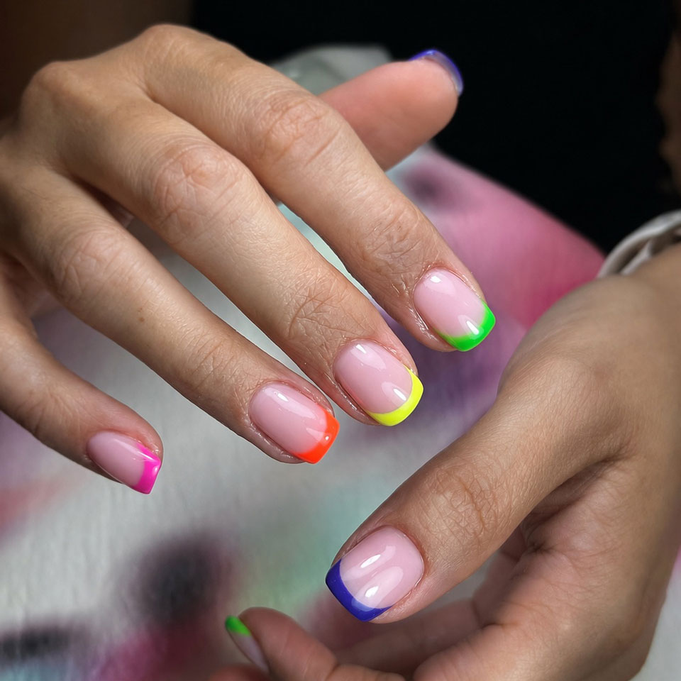 manicura rusa francesa de colores